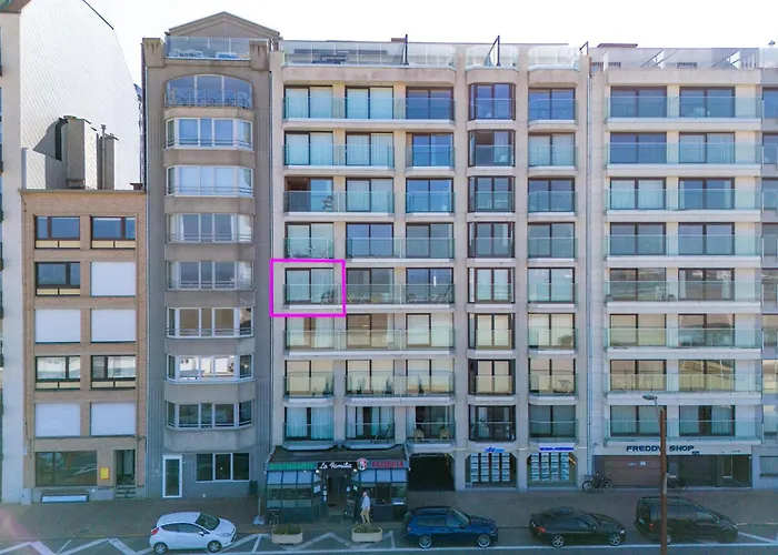 Volledig Gerenoveerd 2 Slaapkamer Appartement Met Zeezicht!