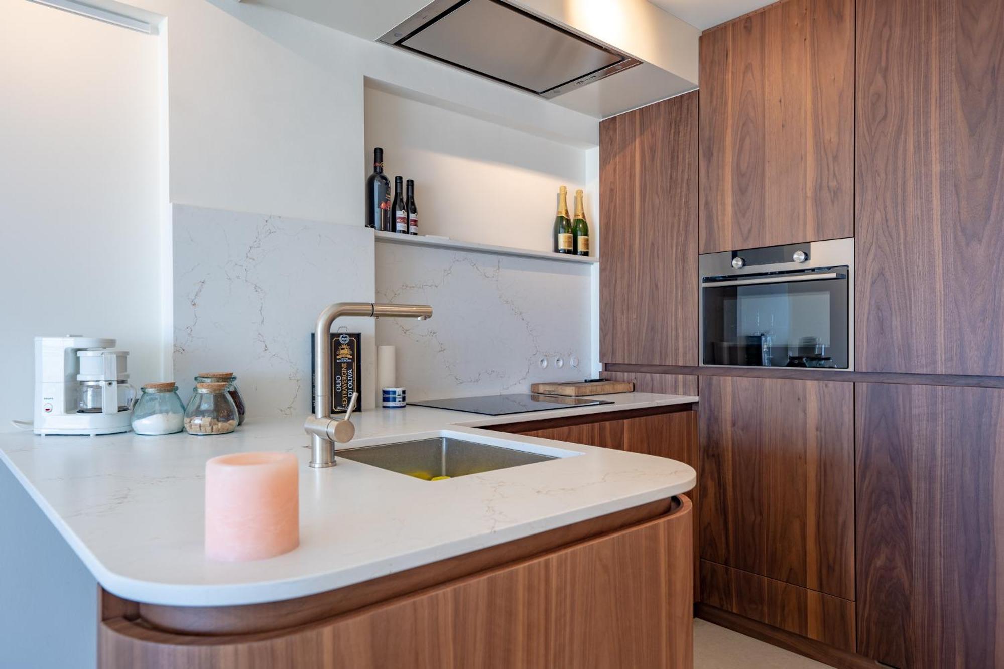 Volledig Gerenoveerd 2 Slaapkamer Met Zeezicht! * Knokke-Heist